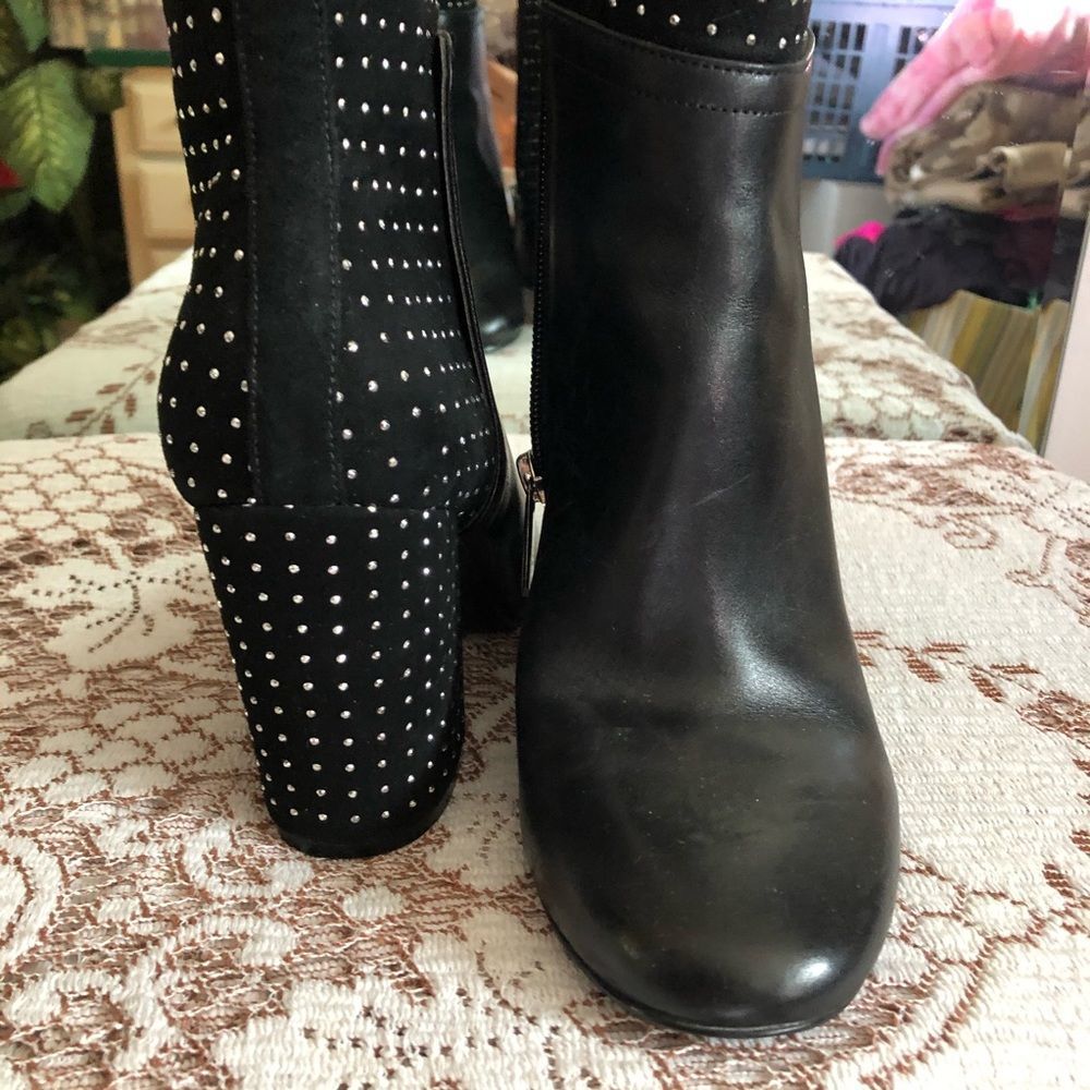 GUESS ankle boots
